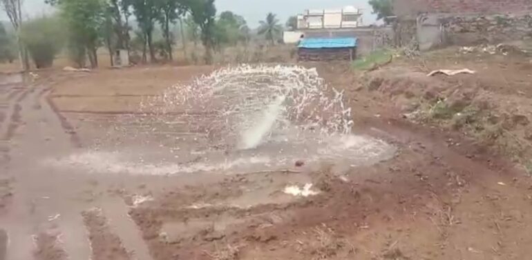  ભિચોર ગામે પાણીની પાઇપલાઇનમાં ભંગાણ સર્જાયું છેલ્લા બે દિવસથી હજારો લિટર પાણીનો વેડફાટ
