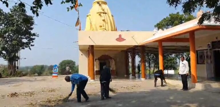  સ્વચ્છતા અભિયાન: જિલ્લા પંચાયત સભ્ય સહિત વિવિધ આગેવાનો દ્વારા રામનાથ મહાદેવ મંદિરોમાં સાફ સફાઈ અભિયાન હાથ ધરવામાં આવ્યું