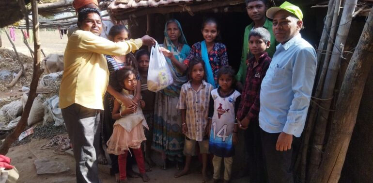  ફતેપુરા તાલુકામાં અનિકેત બાળકો સાથે અનોખી રીતે સેવાભાવી યુવાનો દ્વારા હોળીની ઉજવણી કરવામાં આવી