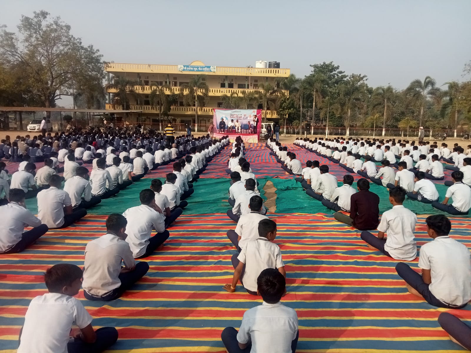 *‘વિશ્વ ધ્યાન દિવસ–૨૦૨૪’*દાહોદ જિલ્લામાં લીમખેડા શ્રી હસ્તેશ્વર સ્કૂલના મેદાનમાં વિશ્વ ધ્યાન દિવસની ઉજવણી કરવામાં આવી*