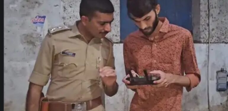 દાહોદમાં ડ્રોન દ્વારા પોલીસનું સર્ચ ઓપરેશન:બાંગ્લાદેશી-પાકિસ્તાનીઓની તપાસ વણકરવાસ, મારવાડી ચાલ, કસ્બા અને સ્લમ વિસ્તારોમાં ગેરકાયદેસર વસવાટ કરતા લોકોમાં ફફડાટ..