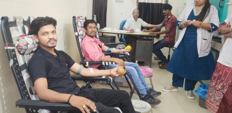  ગરબાડા તાલુકાના સામૂહિક આરોગ્ય કેન્દ્ર નવા ફળિયા ખાતે રક્તદાન કેમ્પ યોજાયો.