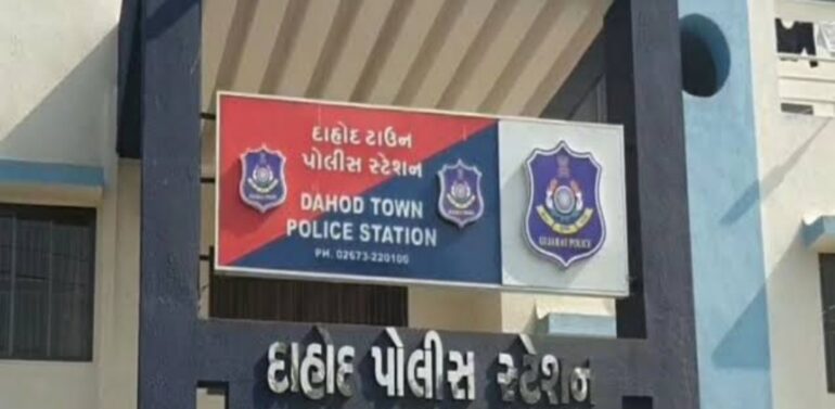  દાહોદમાં ક્રિપ્ટો કરન્સીમાં રોકાણ કરાવવાના બહાને સાયબર ગઠિયાઓએ યુવક પાસેથી 9 લાખ સેરવી લીધા..  દાહોદ તા.૨૭