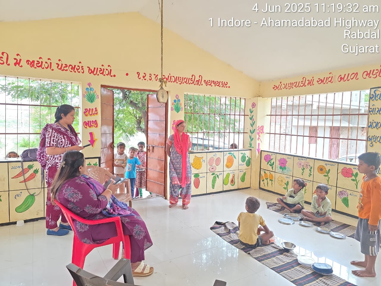 દાહોદ તાલુકાના દાહોદ ઘટક-1 ની આંગણવાડી કેન્દ્રની આકસ્મિક મુલાકાત.. કામગીરીમાં ગંભીર ક્ષતિઓ જણાતા જિલ્લા પ્રોગ્રામ ઓફિસરની લાલ આંખ કાર્યકર બહેનોને છુટા કરવા સૂચના આપાઈ.