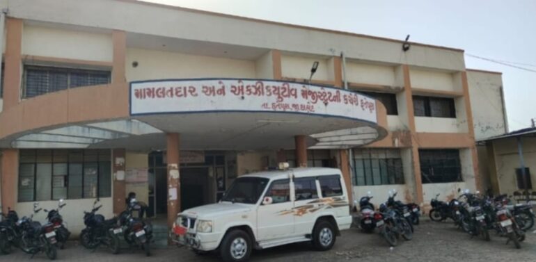 *ફતેપુરા તાલુકામાં ગ્રામ પંચાયત ચૂંટણીના પડધમ:વર્ષો પછી પણ ગ્રામ્ય પ્રજાને સેવાભાવી કાર્યકરની તલાશ!* *ફતેપુરા તાલુકામાં 55 જેટલી ગ્રામ પંચાયતોની ચૂંટણી આગામી 22 જુનના રોજ યોજનાર છે*