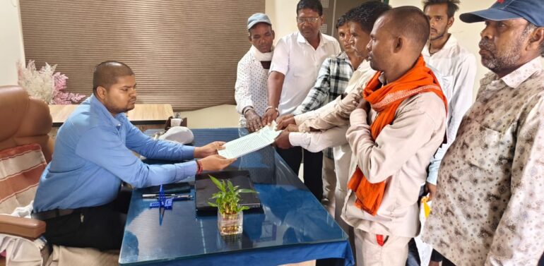 દેવગઢબારિયા-ધાનપુર બાદ હવે મનરેગા કૌભાંડ સિંગવડ સુધી પહોંચશે.? સિંગવડમાં મનરેગાના 19 કામોમાં 88.51 લાખના કૌભાંડના આક્ષેપો સાથે ફુલપરી ગામના અગ્રણીઓએ તાલુકા વિકાસ અધિકારીને આપ્યો આવેદન..!!