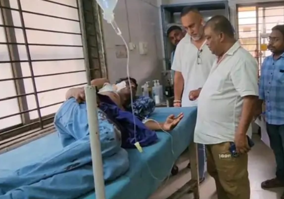 દેવગઢ બારીઆના રાજમહેલમાં દીપડાનો આતંક:કમ્પાઉન્ડમાં સફાઈ કરતા 38 વર્ષીય કર્મચારી પર હુમલો, માથા-કાન પર ઈજા કરતાં લોહીલુહાણ..