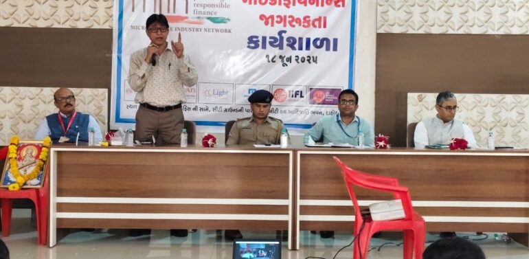  માઈક્રોફાઈનાન્સ ઈન્ડસ્ટ્રી નેટવર્ક દ્વારા સાંસ્કૃતિક અને કોમ્યુનિટી સેન્ટર સહ આદિવાસી ભવન ખાતે માઇક્રોફાઈનાન્સ ઈન્ડસ્ટ્રી નેટવર્ક (MFIN) હેઠળ એક જાગૃતિ કાર્યક્રમ યોજવામાં આવ્યો* 