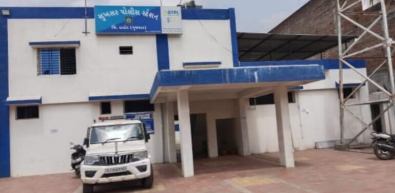 ફતેપુરા તાલુકાના આફવા ગ્રામ પંચાયત મહિલા સરપંચના સસરા દ્વારા પત્રકારને ધમકી અપાતા ગુન્હો દાખલ કરાયો*  *મહિલા સરપંચના સસરા દ્વારા સુખસરના પત્રકારને મોટરસાયકલથી અકસ્માત કરવાની કોશિશ કરી જાનથી મારી નાખવાની ધમકી આપવામાં આવી હતી*