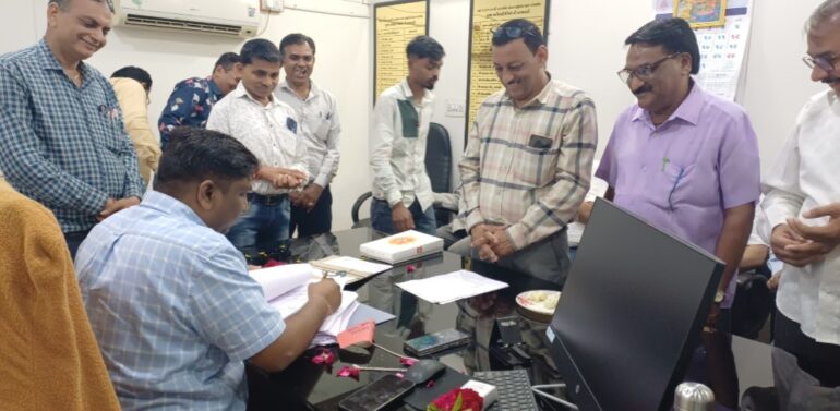 કર્મચારીઓના હક્ક ઉપર CO ની પહેલી સહીથી કર્મચારીઓ ગેલમાં.!  દાહોદ નગરપાલિકામાં નવનિયુક્ત ચીફ ઓફિસરે વિધિવત રીતે ચાર્જ સંભાળ્યો.!!