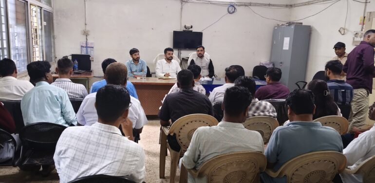 ગરબાડા મામલતદાર કચેરી ખાતે પ્રાંત અધિકારી મિલિંદ દવેની અધ્યક્ષતામાં સંકલન સમિતિની બેઠક યોજાઈ. 