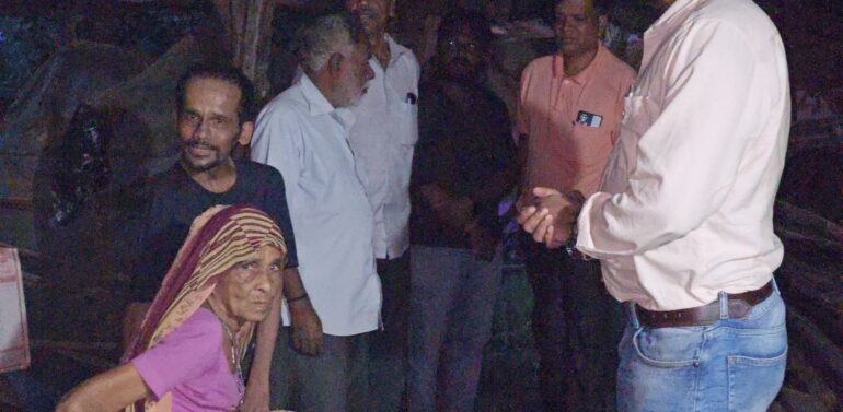  સમસ્ત આદિવાસી સમાજ દ્વારા દિવ્યાંગ વ્યક્તિ માટે તાત્કાલિક ઘર ફાળવી આપવા માટે ચીખલી તાલુકા વિકાસ અધિકારીને રજૂઆત કરી.