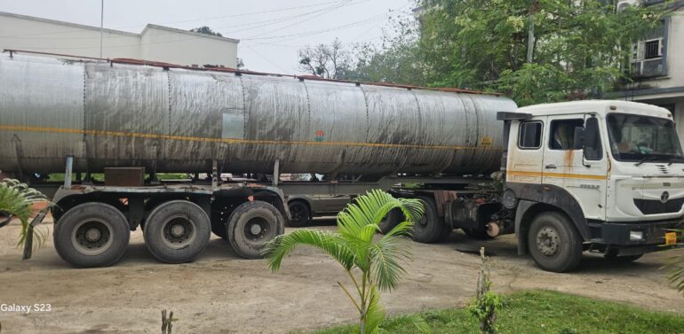  દાહોદમાં વિદેશી દારૂનો મોટો જથ્થો પકડાયો:ટાટા સિગ્ના ટેન્કરમાંથી 1.67 કરોડનો દારૂ જપ્ત, રાજસ્થાનના બે શખ્સની ધરપકડ.!