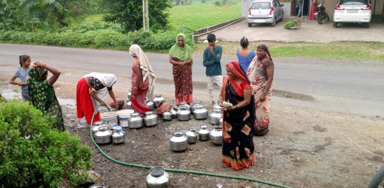  *ફતેપુરા તાલુકાના બલૈયા સહિત પંથકમાં પીવાના પાણી માટે એક માસથી વલખાં મારતી પ્રજા*   *છેલ્લા એક માસથી પાણીની મોટર બળી ગયેલ હોવાનું જણાવતા ઈજનેર*