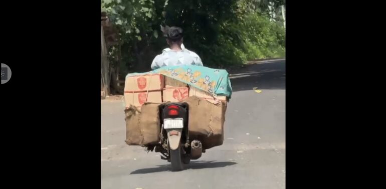  દાહોદના ધાનપુરમાં બાઈક પર વિદેશી દારૂનું હેરફેર નો વિડીયો વાયરલ થયા બાદ પોલીસનું એક્શન.!