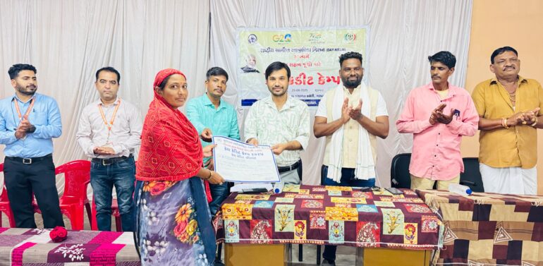  ગરબાડા તાલુકા પંચાયત ખાતે કેશ ક્રેડિટ કેમ્પ – સખી મંડળોને ૫૦ લાખથી વધુના ચેક વિતરણ