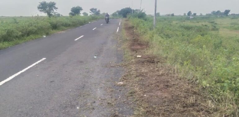  દાહોદમાં માર્ગ અને મકાન વિભાગ, પંચાયત દ્વારા ફતેપુરા તાલુકાના સાગડાપાડા, આફવા રોડની જંગલ કટિંગની કામગીરી હાથ ધરાઈ*