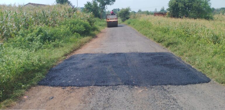  *માર્ગ અને મકાન વિભાગ (પંચાયત) દાહોદ દ્વારા ક્ષતિગ્રસ્ત માર્ગોની મરામત કામગીરી હાથ ધરાઈ*