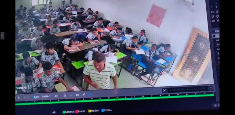 ફતેપુરાની વાત્સલ્ય સ્કૂલ ઓફ નોલેજના વિદ્યાર્થીને શિક્ષક દ્વારા શારીરિક ઇજા કરાતાં શિક્ષકને તાત્કાલિક છૂટો કરાયો* *ધોરણ આઠમાં ભણતા વિદ્યાર્થીએ લેસન નહીં કરતાં શિક્ષક દ્વારા થપ્પડો વડે તથા પેટ ઉપર ચીમટા ભરી ઇજાઓ પહોંચાડી હતી*