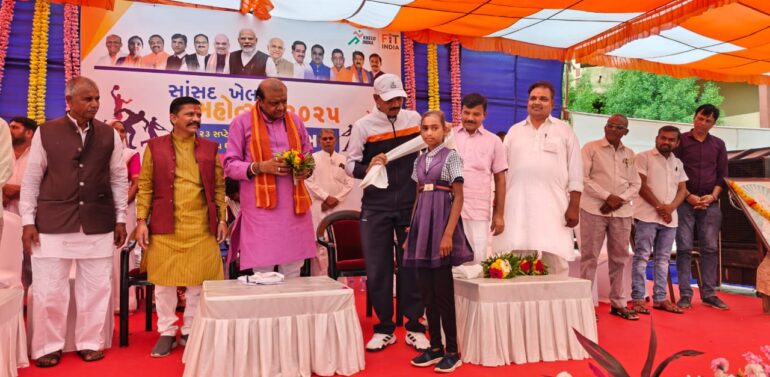  ફતેપુરા વિધાનસભા નો સાંસદ ખેલ રમતોત્સવ યોજાયો.*  *રમશે દાહોદ જીતશે દાહોદ ના સૂત્ર સાથે સાંસદ ના હસ્તે ખાતે શુભારંભ કરાયો.*