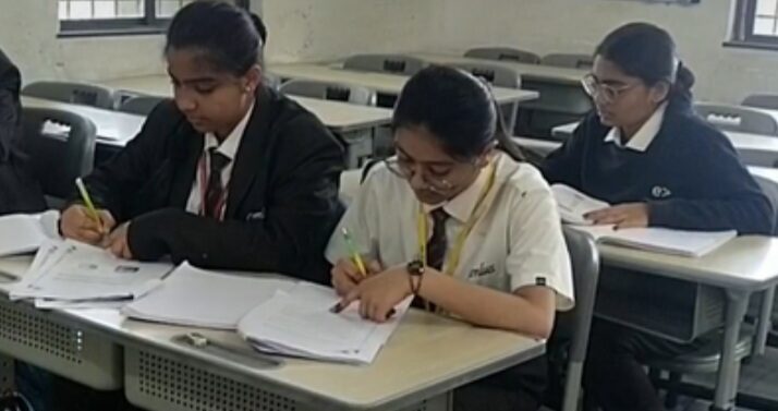  દાહોદમાં 52 શાળાઓ પર શિક્ષણ વિભાગની કાર્યવાહી: સ્માર્ટ એટેન્ડન્સ એપમાં હાજરી ન નોંધવા બદલ નોટિસ,   43 ખાનગી સહિત અન્ય શાળાઓને સ્પષ્ટીકરણનો આદેશ