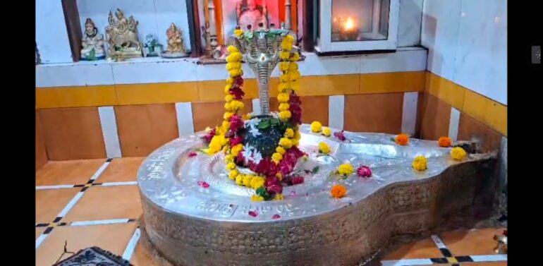  લીમખેડાના મોટા હાથીધરાના હસ્તેશ્વર મહાદેવ મંદિરમાં ચોરીનો પ્રયાસ નિષ્ફળ:પૂજારીની સતર્કતાથી 16 કિલો ચાંદી બચી,   પોલીસ પોઈન્ટ મૂકવા અને પેટ્રોલિંગ વધારવા માંગ કરાઈ..