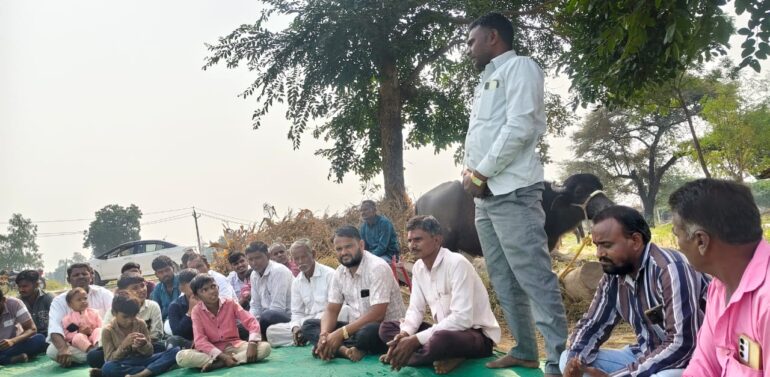  *સુખસર તાલુકાના મોટાબોરીદા ગામે સામૂહિક પરિવાર મિલન કાર્યક્રમ યોજાયો*  *મકાનોની સાફ સફાઈ અને રોશની, રંગોળી અને કલરથી શણગારવા સહિત પોતાની જાતને શિક્ષણ,સંસ્કાર,સેવા,સમર્પણ, સહનશક્તિ,સુવિચાર જેવી બાબતોથી શણગારવા આહ્વાન કરાયું*