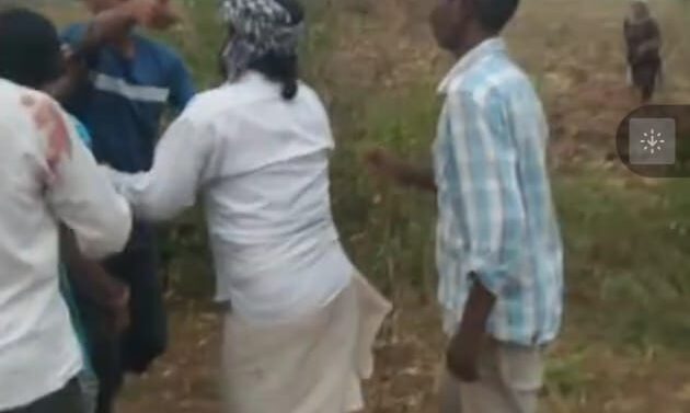  દાહોદ તાલુકાના ધામરડા ગામે ઢોર ચરાવનાર વ્યક્તિ પર હુમલો,ધીંગાણામાં 8 ઇજાગ્રસ્ત  દિવાળીના દિવસે બનેલી ઘટનામાં અજાણ્યા હુમલાખોરોના ટોળા અને ગ્રામજનો વચ્ચે તંગદિલી 