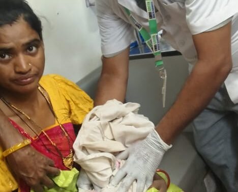  સુખસર સી.એચ.સી 108 એમ્બ્યુલન્સના કર્મચારીઓએ રસ્તામાં સફળતાપૂર્વક પ્રસુતાની ડીલીવરી કરાવી*  *સુખસર સી.એચ.સી માંથી પ્રસુતાને લોહીની ઉણપ તથા હાઈ બી.પી ના કારણે રિફર કરવામાં આવેલ હતી*