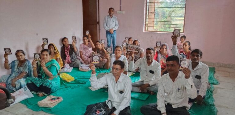 *ફતેપુરા,સંજેલી તથા સિંગવડ તાલુકાના જુદા-જુદા સંચોની માસિક અભ્યાસ મીટીંગ યોજાઈ*  *માસિક અભ્યાસ મિટિંગમાં શિક્ષણની સાથે પ્રમાણિકતાના પાઠ ભણાવવામાં આવે છે*