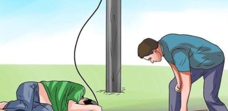  *સુખસર તાલુકાના લખણપુરમાં જીવંત વીજ વાયર થી કરંટ લાગતા 34 વર્ષિય યુવાનનું મોત*  *મૃતક યુવાન પાડોશીના ઘરેથી વીજ પ્રવાહ લાવી પોતાના ઘરે ઈલેક્ટ્રીક બોર્ડમાં વાયર નાખવા જતા કરંટ લાગ્યો હતો*