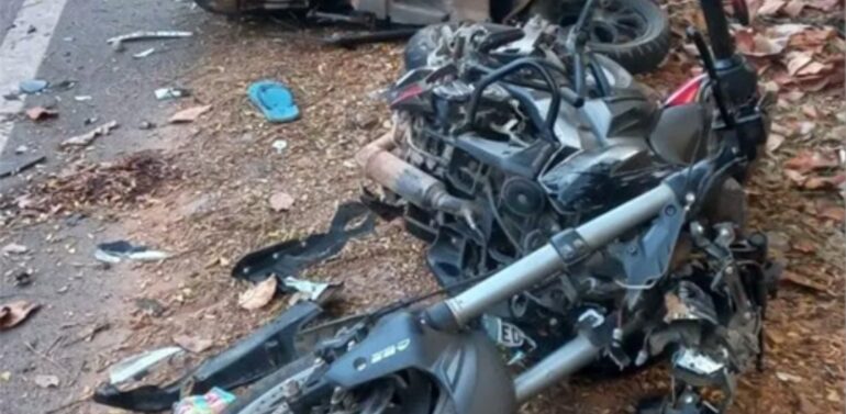  *સુખસર તાલુકાના ઘાણીખુટ ગરાડું ક્રોસિંગ પાસે બે મોટર સાયકલો વચ્ચે અકસ્માતમાં ગંભીર ઇજાગ્રસ્ત એકનું મોત*  *અકસ્માતમાં નાના બોરીદાના 57 વર્ષીય વ્યક્તિનું મોત,અકસ્માત સર્જનાર ચાલક મોટરસાયકલ સાથે સ્થળ ઉપરથી ફરાર થયો*