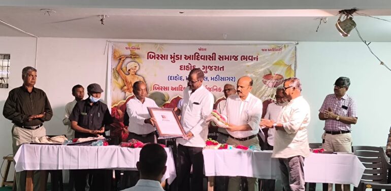  *બિરસા મુંડા ભવન, દાહોદ દ્વારા ત્રણ જિલ્લાના આદિવાસી સમાજનો નૂતન વર્ષ સ્નેહમિલન સમારંભ ગોધરા ખાતે યોજાયો.*