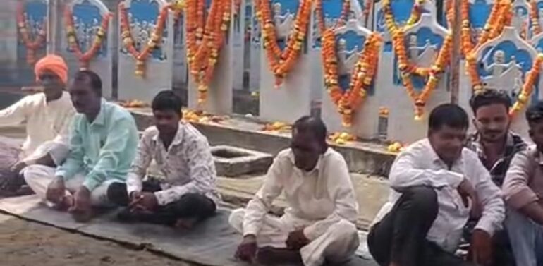  આદિવાસી સમાજમાં પરંપરા: પૂર્વજોની યાદમાં “ખત્રી’ આવ્યા.  સંજેલી તાલુકામાં ઠેર-ઠેર આદિવાસી સમાજ દ્વારા શીરા રોપી ચૌદસની ધામધૂમથી ઉજવણી કરી..