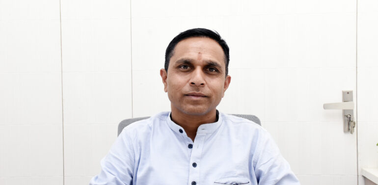  *ખેડૂતોને સહાય પેકેજ જાહેર કરીને સરકાર ખેડૂતોના પડખે અડીખમ ઊભી રહી ખેડૂતના હિતને સર્વોપરી મહત્ત્વ આપ્યું*  *કુદરતી આફતમાં થયેલ પાક નુકસાની જેવા કપરા સમયે સરકાર ખેડૂતોની પડખે છે.-દાહોદ એપીએમસી ચેરમેન તેમજ દાહોદ ધારાસભ્યશ્રી કનૈયાલાલ કિશોરી*