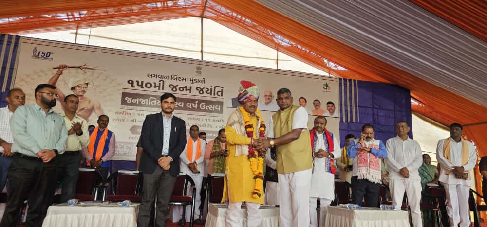 ઝાલોદ વિધાનસભામાં ભગવાન બિરસા મુંડાની 150 મી જન્મજયંતિ નિમિત્તે આવેલ જનજાતિય ગૌરવ યાત્રાનુ ભવ્યાતિભવ્ય સ્વાગત ધારાસભ્ય મહેશભાઇ ભૂરીયા દ્વારા કરવામાં આવ્યું 