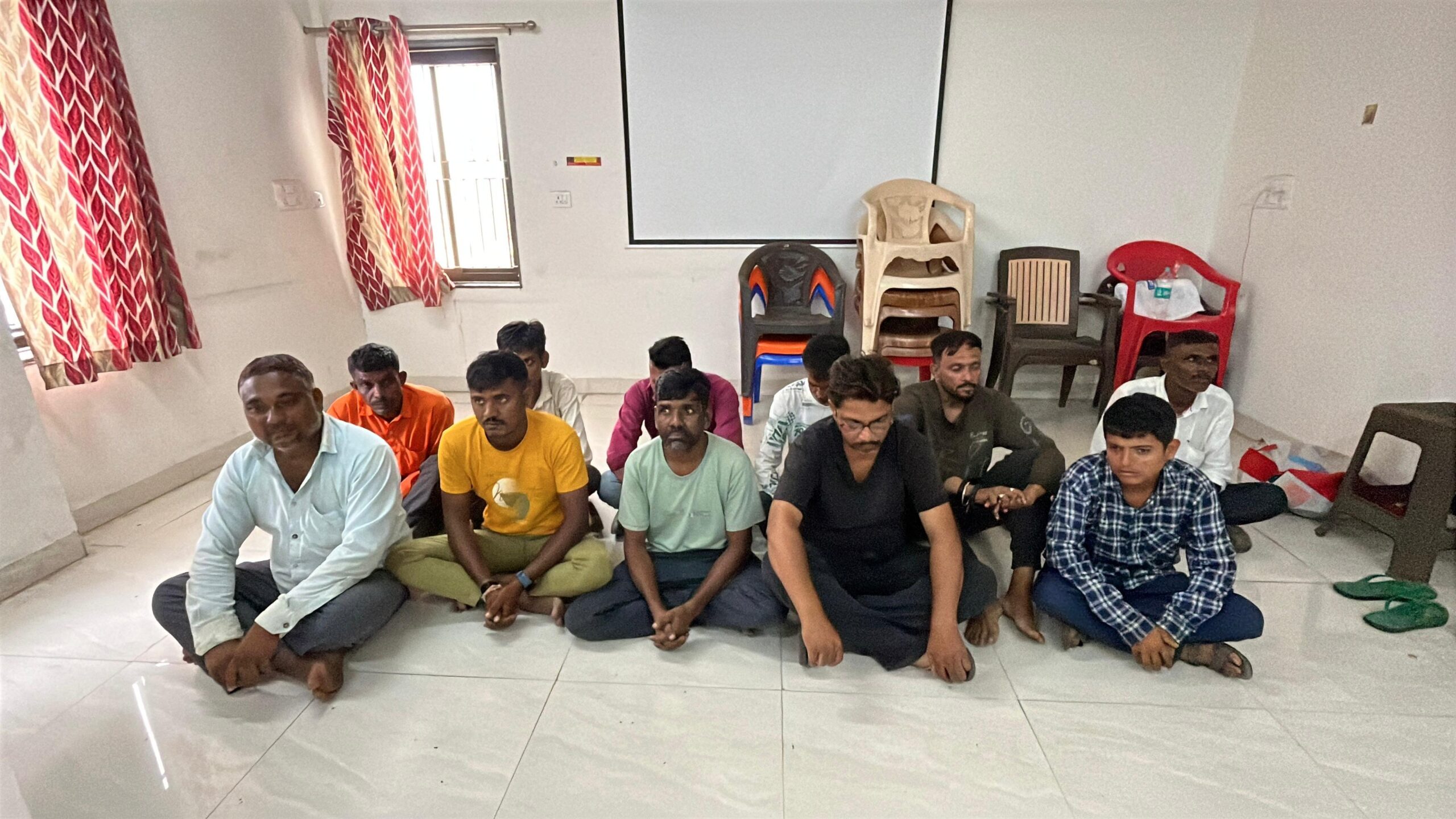 દાહોદ SBI લોન કૌભાંડ:બન્ને પ્રકરણમાં પોલીસે કોર્ટમાં રજૂ કરી 9000 પાનાની ચાર્જશીટ    તત્કાલિકન બેંક મેનેજર,એજન્ટો તેમજ લોનધારકોની મિલી ભગત,31 આરોપીઓ સામે ગુનો નોંધાયો હતો.