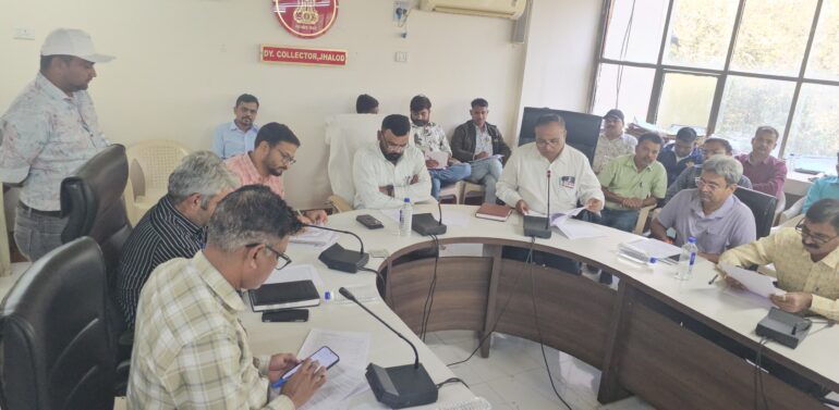 ઝાલોદ 130 વિધાનસભાના દરેક મતદારના ઘરની મુલાકાત લઇ કામગીરી શરૂ થઈ ગઈ છે. ખાસ અભિયાન SIR અંતર્ગત બીએલઓ ઘરે ઘરે જઈને ફોર્મ ભરવાનું કરશે