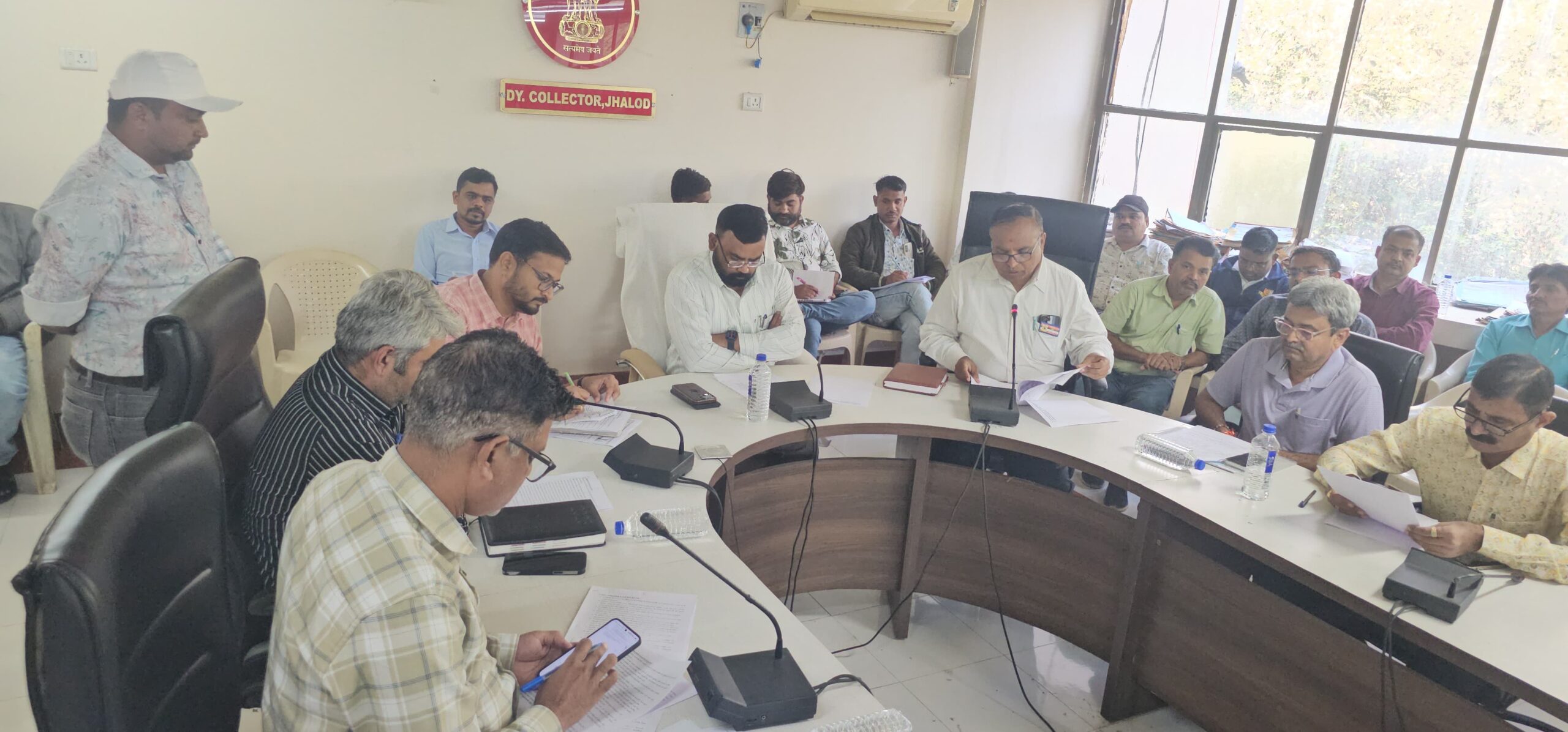 ઝાલોદ 130 વિધાનસભાના દરેક મતદારના ઘરની મુલાકાત લઇ કામગીરી શરૂ થઈ ગઈ છે. ખાસ અભિયાન SIR અંતર્ગત બીએલઓ ઘરે ઘરે જઈને ફોર્મ ભરવાનું કરશે