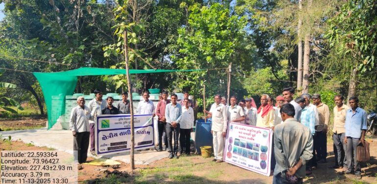 દાહોદ જિલ્લાના દેવગઢ બારીયા તાલુકાના સેવનીયા ખાતે ગાય આધારિત પ્રાકૃતિક ખેતીની યોજાઇ તાલીમ*   દાહોદ જિલ્લામાં આત્મા પ્રોજેક્ટ અને ગુજરાત પ્રાકૃતિક કૃષિ વિકાસ બોર્ડ અંતર્ગત નેશનલ મિશન ઓન નેચરલ ફાર્મિંગમાં રવિ ઋતુ પૂર્વ તાલીમ સ્વયં પ્રેરિત પ્રાકૃતિક ખેતી કરતા ખેડૂતો માટે અવેરનેસ અને ઓરિએંટશન પ્રોગ્રામ યોજવામાં આવ્યો હતો.