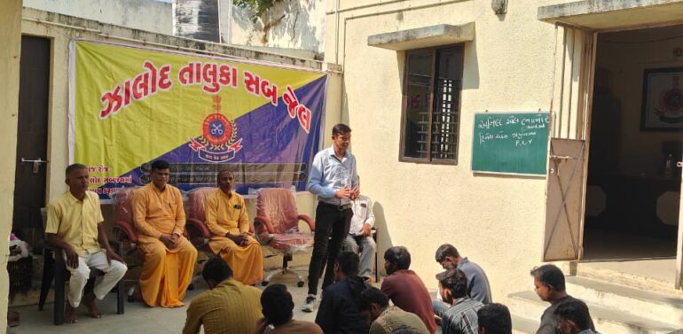  ઝાલોદ સબજેલમાં ગાયત્રી પરિવાર દ્વારા વ્યસન મુક્તિ અને સત્સંગ કાર્યક્રમ  કેદીઓને જીવનમૂલ્યો, સંકલ્પો અને વ્યક્તિ વિકાસ અંગે માર્ગદર્શન