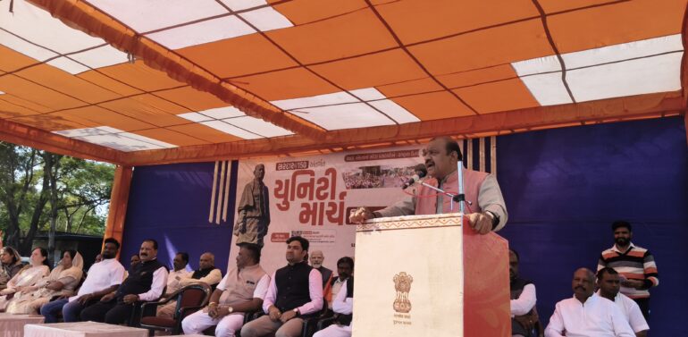  દાહોદમાં સાંસદશ્રી જશવંતસિંહ ભાભોરના અધ્યક્ષ સ્થાને સરદાર વલ્લભભાઈ પટેલની ૧૫૦ મી જન્મ જયંતિ નિમિત્તે ગરબાડા વિધાનસભા પદયાત્રા યોજાઈ*