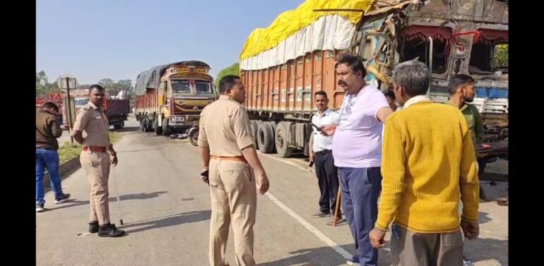  નેશનલ હાઈવે પરબે ટ્રકો ધડાકાભેર અથડાઇ: રસ્તા પર ડીઝલ વેરાતા ટ્રાફિકજામ    દાહોદ નજીક યૂટર્ન લેતી ટ્રકને અન્ય ટ્રકે પાછળથી ટક્કર મારી, ત્રણ ઈજાગ્રસ્ત