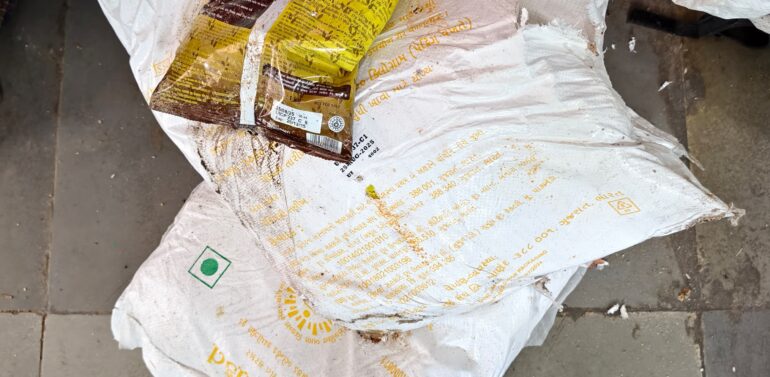  ગરબાડા તાલુકાના જુદાજુદા અંતરિયાળ વિસ્તારોમાં ચાલતી આંગણવાડીઓમાં લોલમપોલ..  બબ્બે ત્રણ ત્રણ મહિનાસુધીનો બાળકોને આપવામાં આવતો નાસ્તાનો જથ્થો જેસે થે..