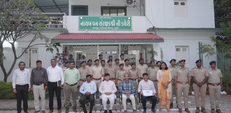 *રાજ્ય કક્ષાના મંત્રીશ્રી પ્રવિણભાઈ માળી એ લીધી નાયબ વન સંરકક્ષકશ્રીની કચેરી, દાહોદની લીધી મુલાકાત*