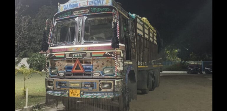  રમકડા-મરઘીના દાણાની આડમાં વિદેશી દારૂની હેરફેરનો ભાંડાફોડ.!  દાહોદ LCB પોલીસનો સપાટો, ચાર અલગ અલગ સ્થળેથી અધધ.2 કરોડનો વિદેશી દારૂ ઝડપ્યો,4 ની અટકાયત..