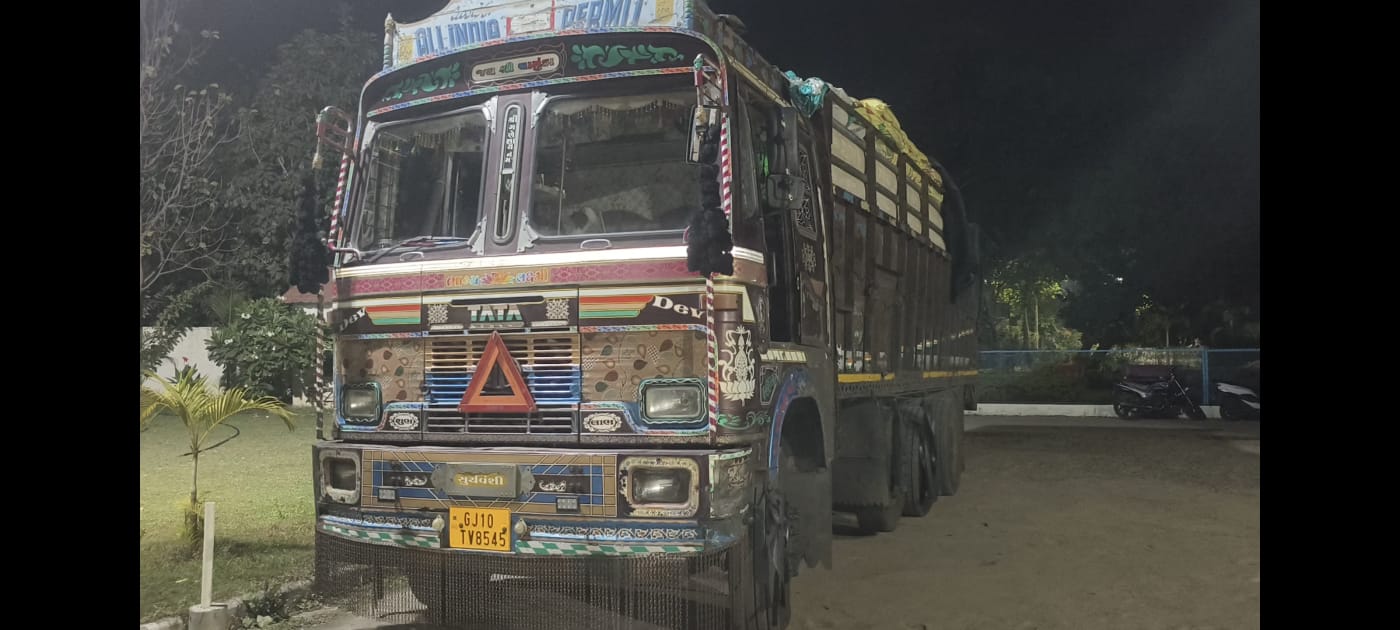 રમકડા-મરઘીના દાણાની આડમાં વિદેશી દારૂની હેરફેરનો ભાંડાફોડ.! દાહોદ LCB પોલીસનો સપાટો, ચાર અલગ અલગ સ્થળેથી અધધ.2 કરોડનો વિદેશી દારૂ ઝડપ્યો,4 ની અટકાયત..