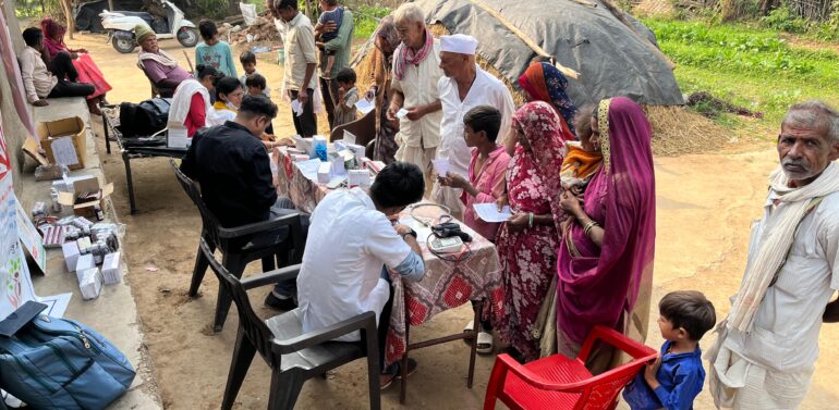 ગામે ગામ આરોગ્ય કિરણ* : *દાહોદ જીલ્લામાં આરોગ્યનું ઉજાસ કિરણ*