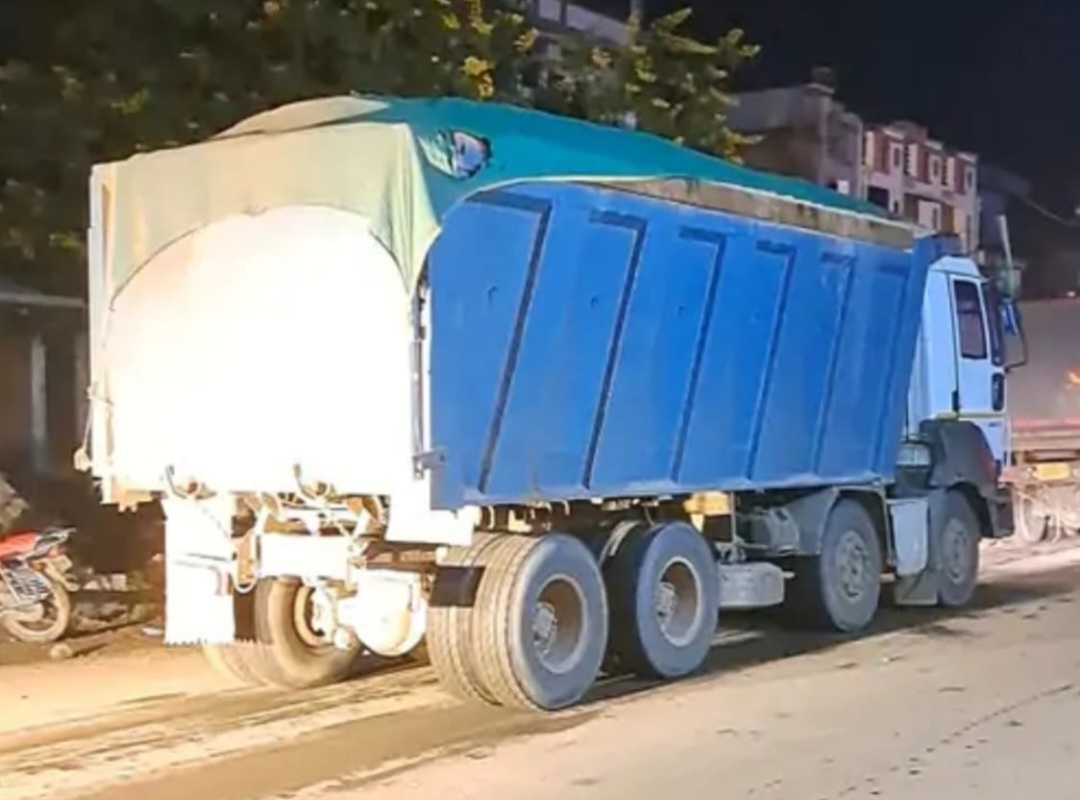 રાજસ્થાનમાં રેતીની માંગને લઈ રેતી ભરેલા નંબર પ્લેટ વગરના ડમ્પરોનું કતારબંધ રાજસ્થાન તરફ પ્રયાણ. દાહોદમાં રાત્રિ દરમિયાન ધમધમતો ગેરકાયદેસર રેતીનો કાળો કારોબાર.!