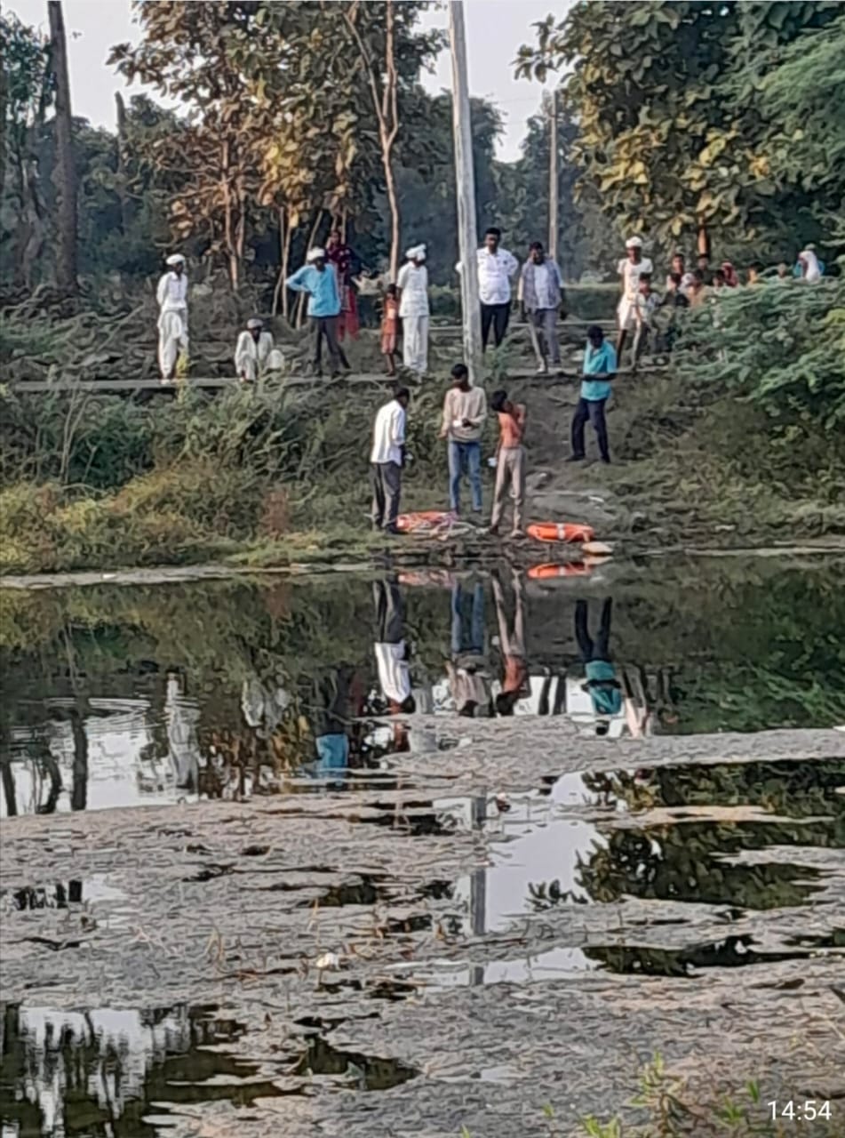 *સુખસર તાલુકાના સરસ્વાપૂર્વ ગામના 58 વર્ષીય આધેડ અકસ્માતે નદીના પાણીમાં પડતા મોત* *મૃતક 28 નવેમ્બરના રોજ નદી બાજુ ખેતરમાં જાઉં છું તેમ જણાવી ઘરેથી નીકળ્યા બાદ 30 નવેમ્બરના રોજ નદીમાંથી લાશ મળી આવી*